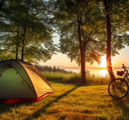 Namiot na wyprawę rowerową: wybór odpowiedniego sprzętu